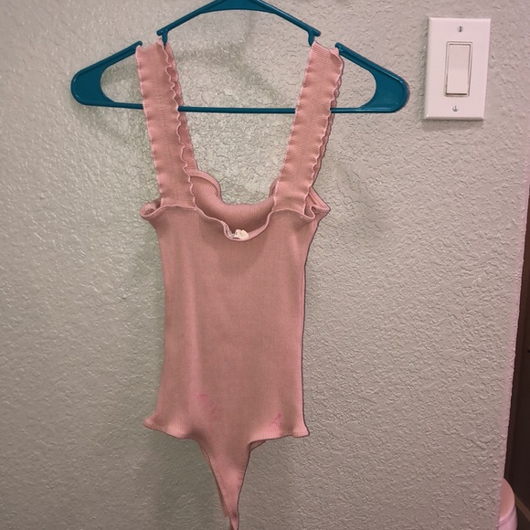 A pretty light pink one piece - Picture 4 of 5